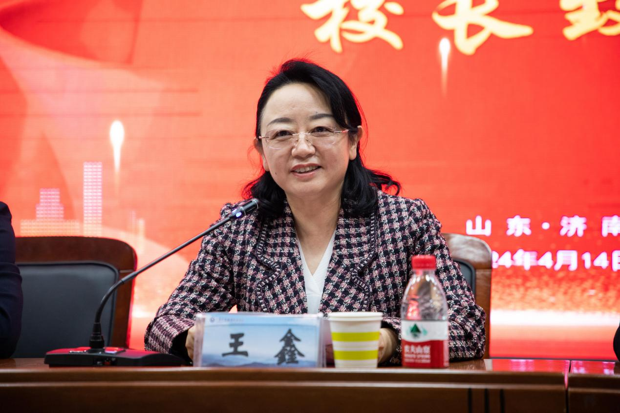 王鑫介绍了学校的发展历程,新时代做好高等学历继续教育的重大意义和